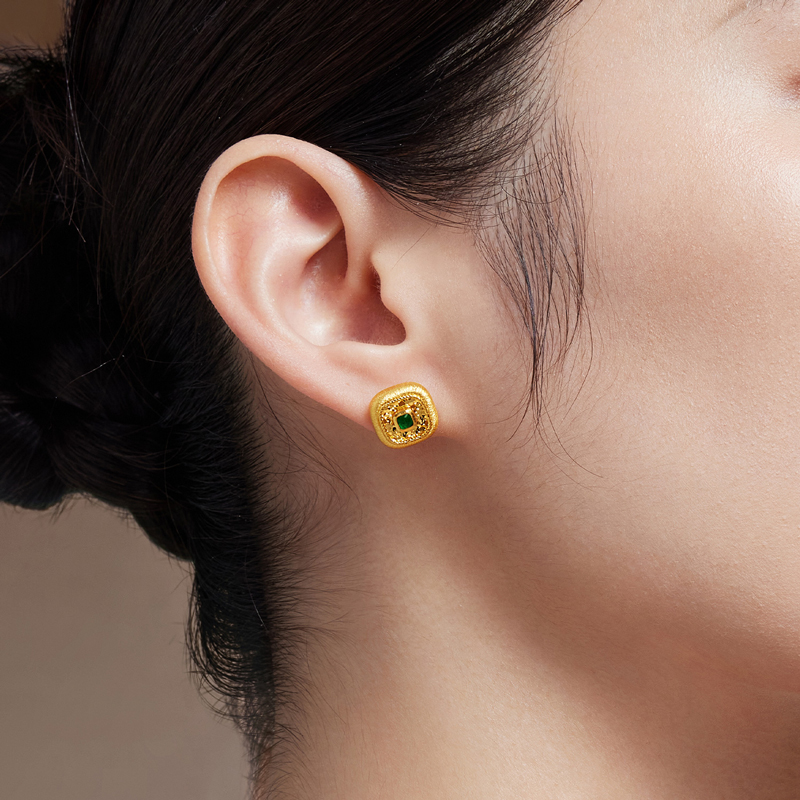 六福珠宝小方糖黄金耳钉耳环女款时尚拉丝碎碎冰耳饰计价021698EA【联系客服补货】