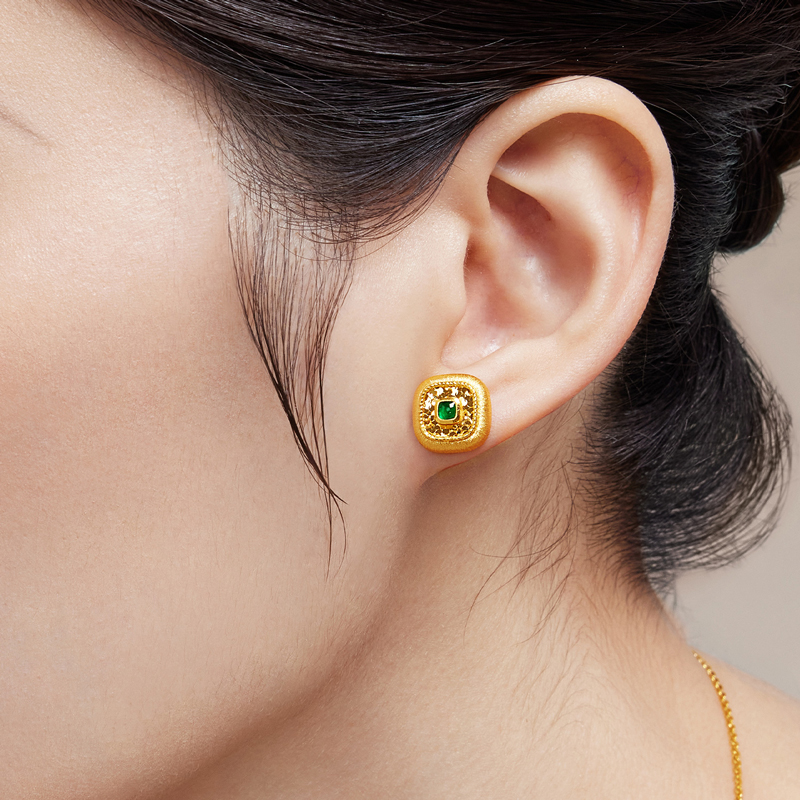 六福珠宝小方糖黄金耳钉耳环女款时尚拉丝碎碎冰耳饰计价021698EA【联系客服补货】