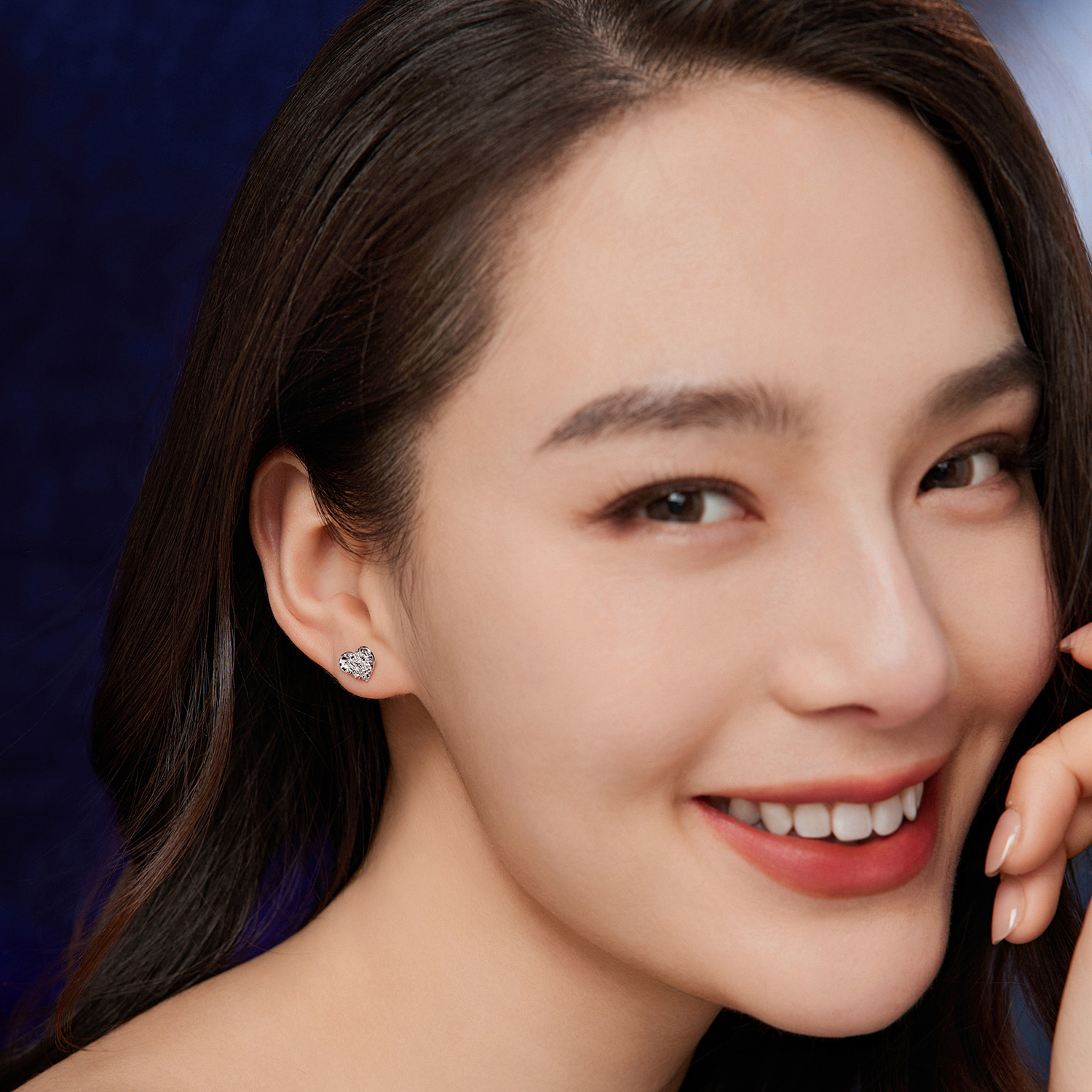 六福珠宝心闪闪铂金耳钉耳环铂950女爱心白金耳饰计价L25P0002DS【联系客服补货】
