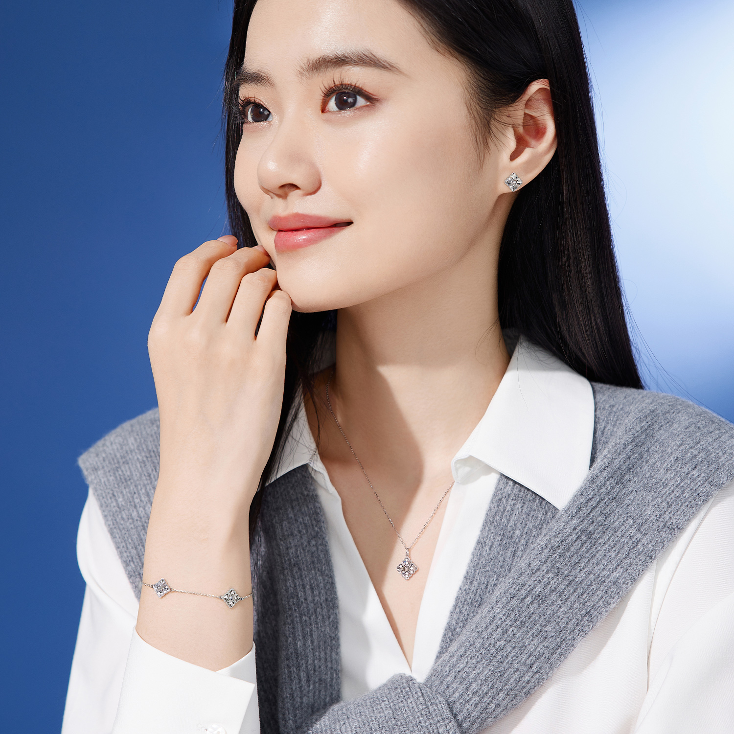 六福珠宝四叶草铂金项链铂950女闪亮铂金吊坠套链计价L19P0006DS