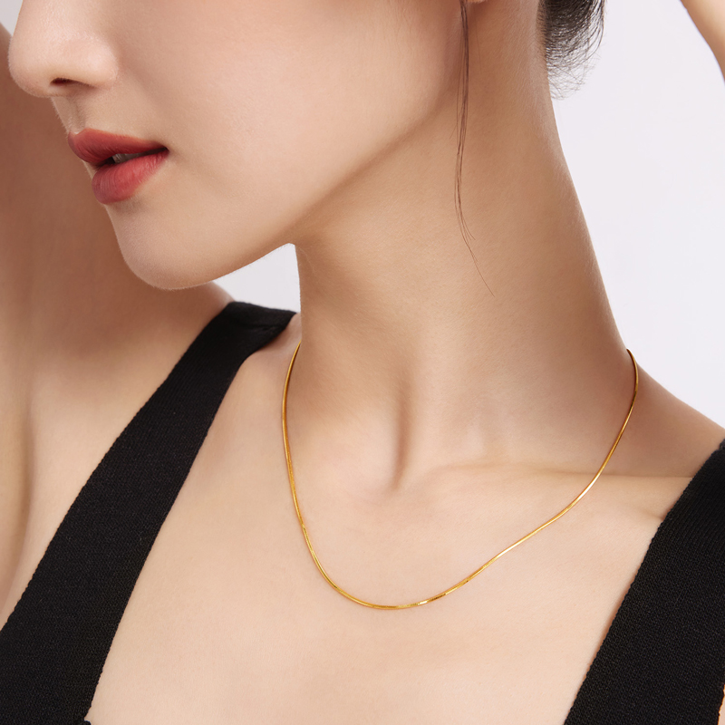 六福珠宝方形蛇骨链黄金项链女简约足金锁骨素链计价L04TBGN0010