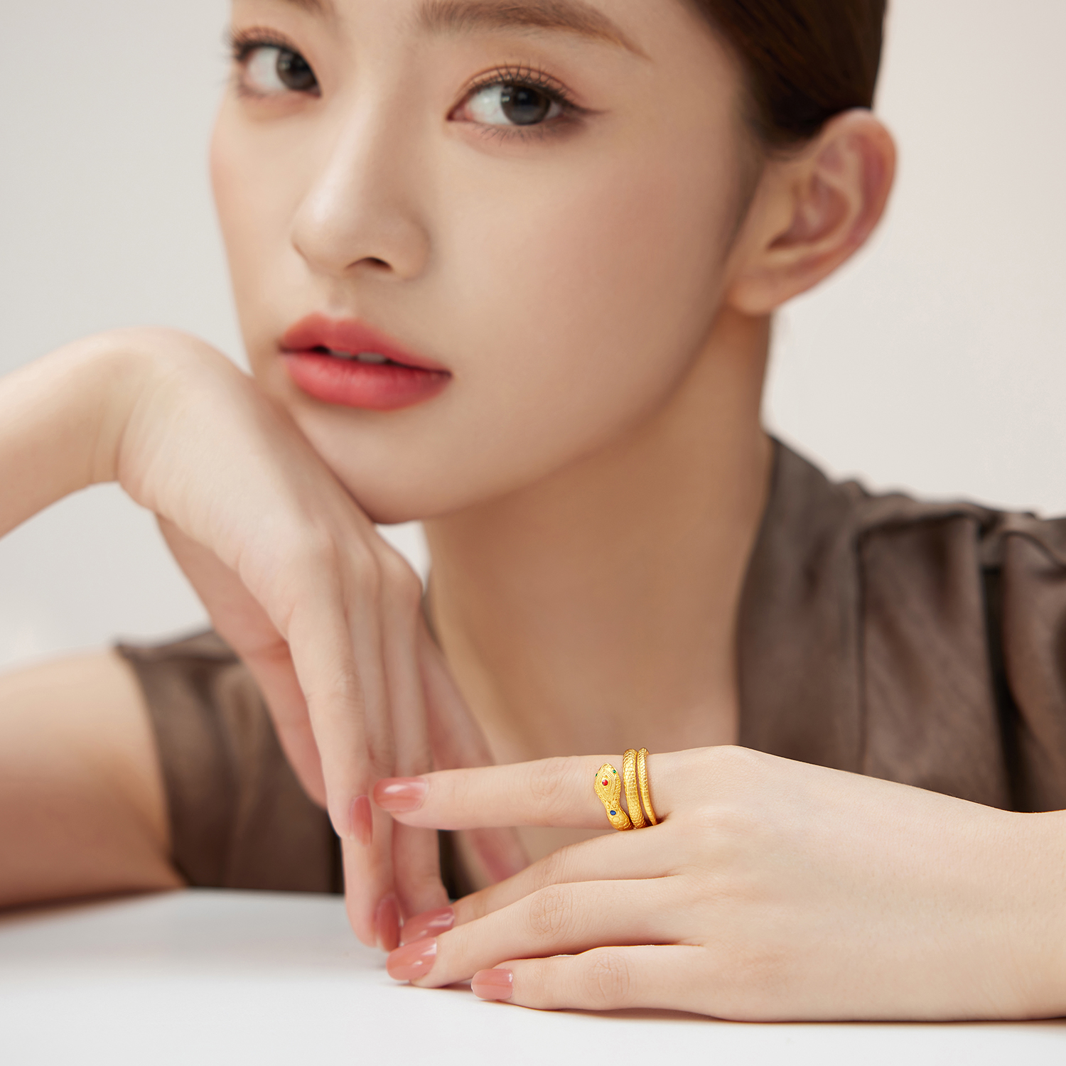 六福珠宝福满传家灵蛇黄金戒指女生肖双圈金首饰计价G21TBGR0010