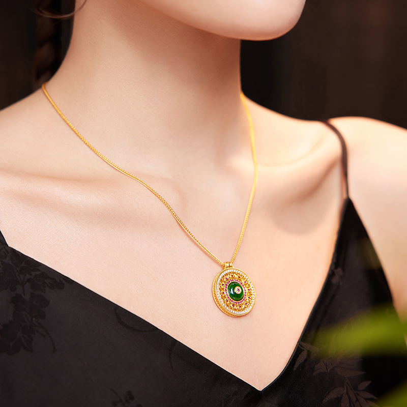 六福珠宝福满传家唐潮平和安宁黄金项链钻石女翡翠红宝石023915NA【联系客服补货】