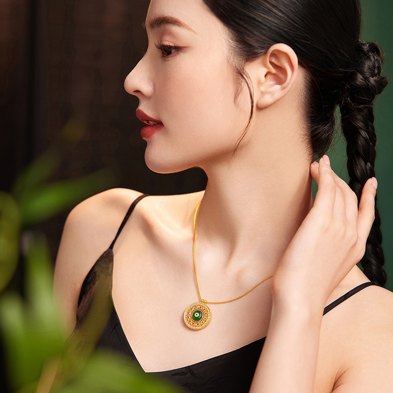 六福珠宝福满传家唐潮平和安宁黄金项链钻石女翡翠红宝石023915NA【联系客服补货】