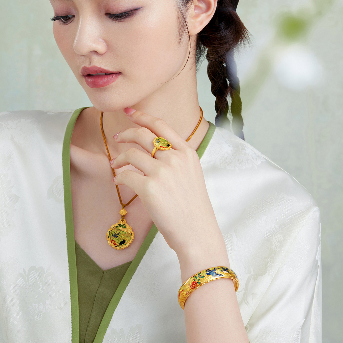 六福珠宝福满传家春燕报喜黄金手镯实心鎏彩工艺计价F41TBGB0023【联系客服补货】