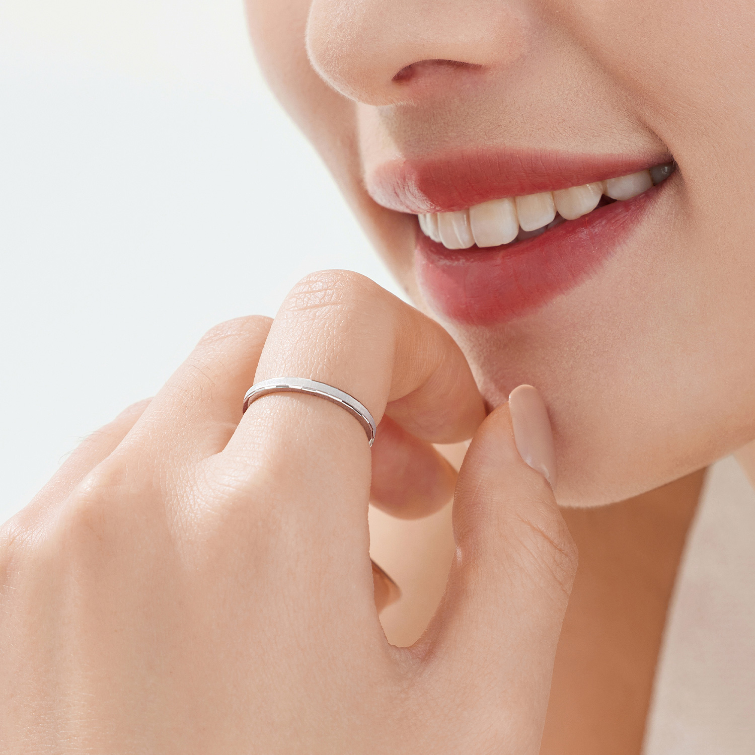 六福珠宝幻彩铂金戒指铂950女款猫眼实心白金戒指计价L04TBPR0011