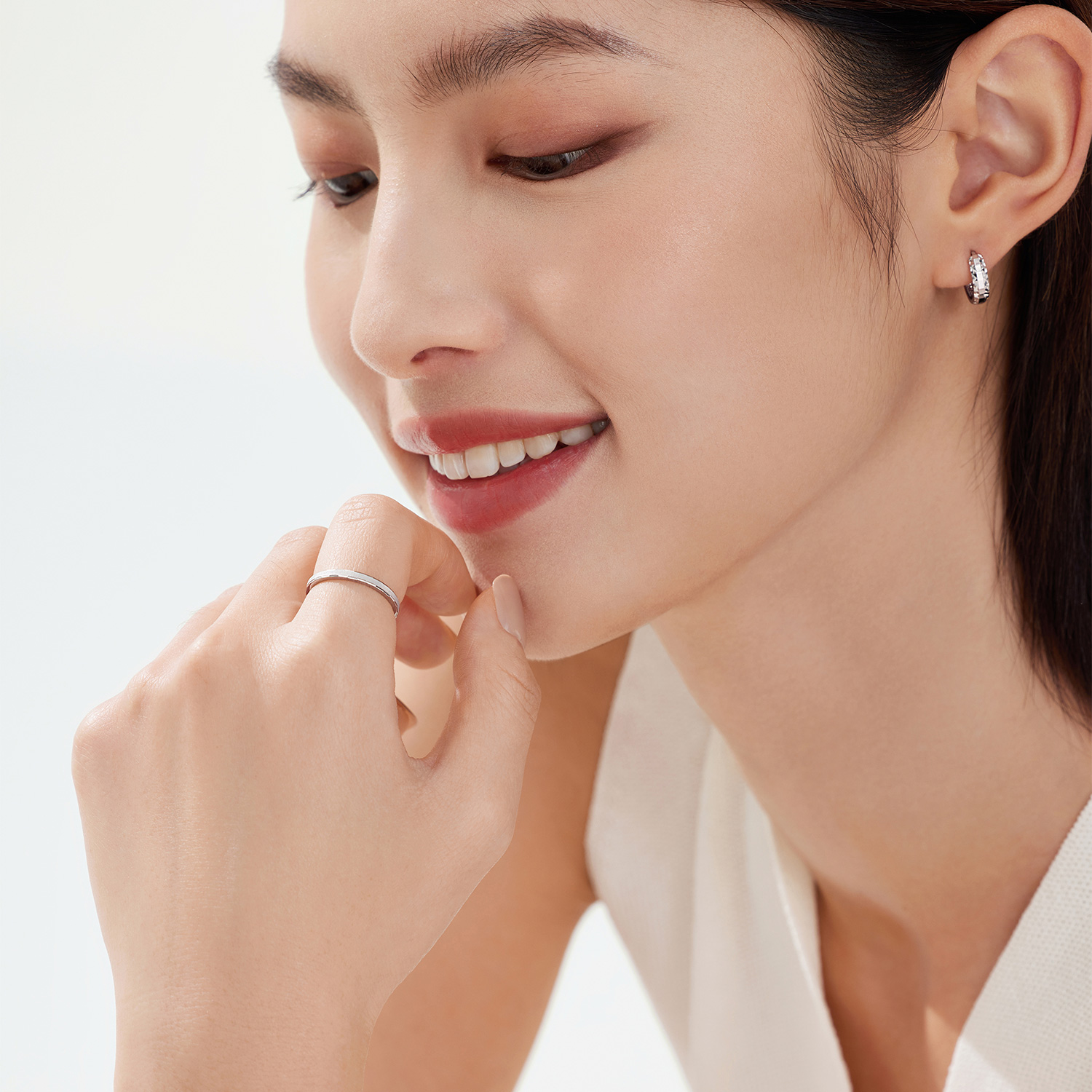 六福珠宝幻彩铂金戒指铂950女款猫眼实心白金戒指计价L04TBPR0011