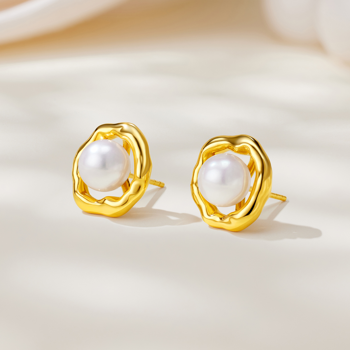 六福珠宝甜甜圈淡水珍珠耳钉耳环女款18k金耳饰定价L74DSKE0005Y【联系客服补货】