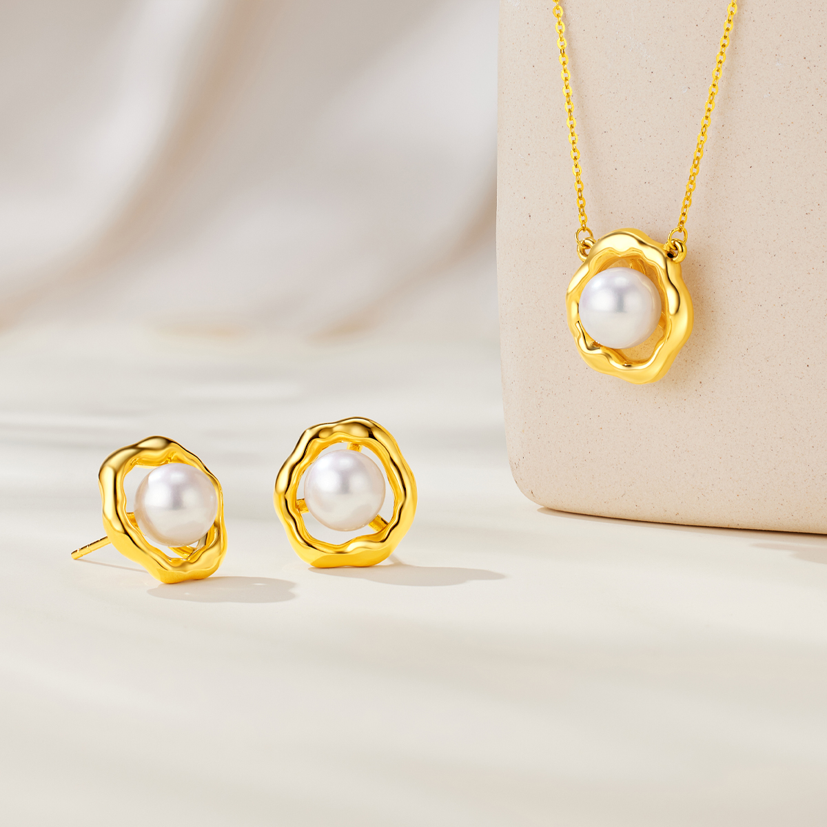 六福珠宝甜甜圈淡水珍珠耳钉耳环女款18k金耳饰定价L74DSKE0005Y【联系客服补货】