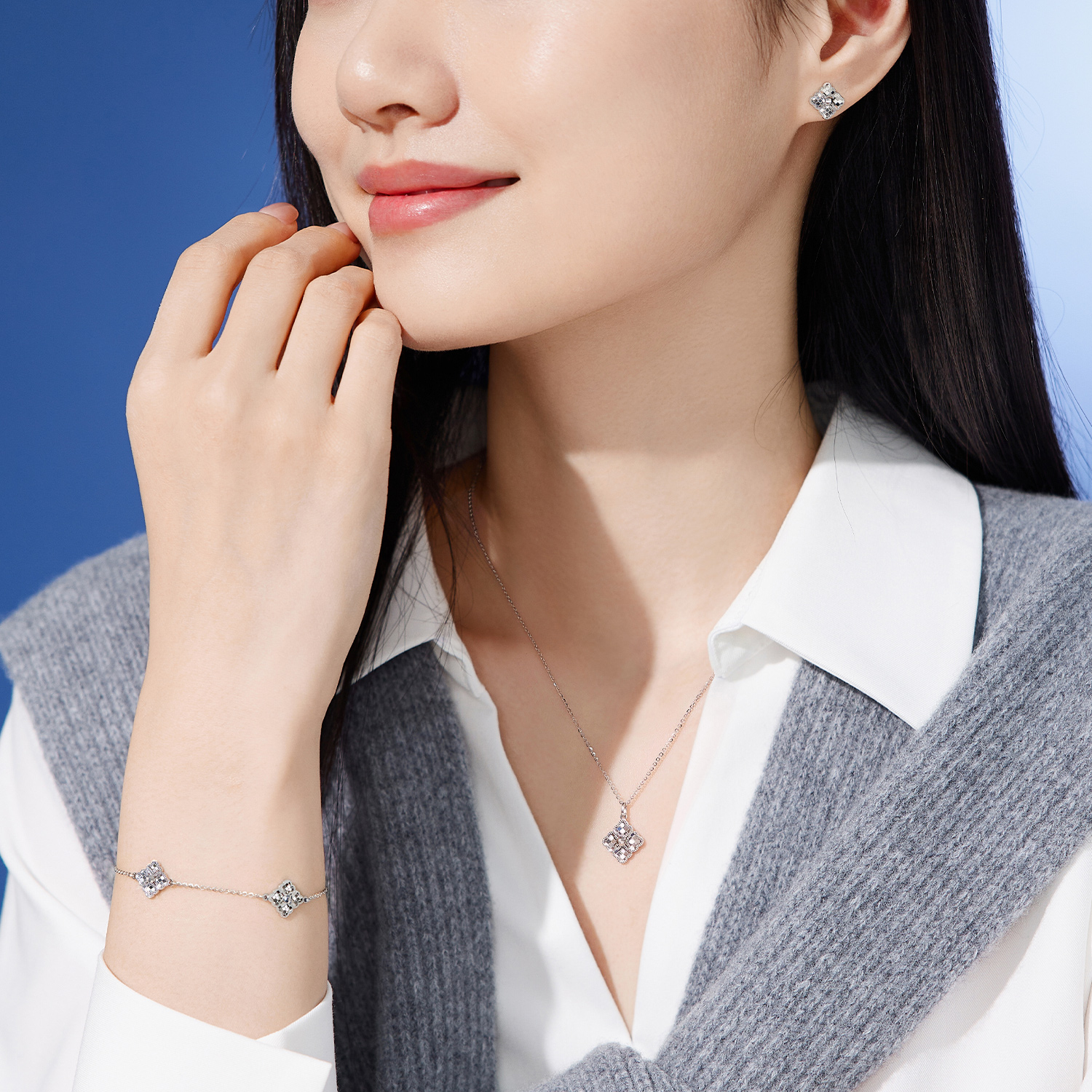 六福珠宝四叶草铂金耳钉耳环铂950女闪亮白金耳饰计价L19P0005DS