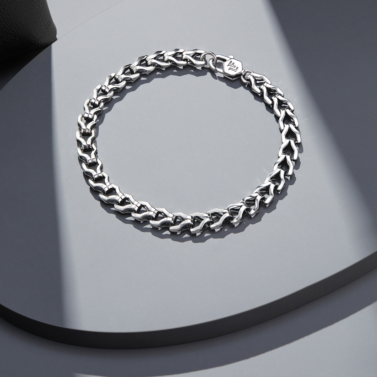 六福珠宝衔扣铂金手链铂950男士电黑工艺白金手链计价G07TBPB0021【1V1直播看货】