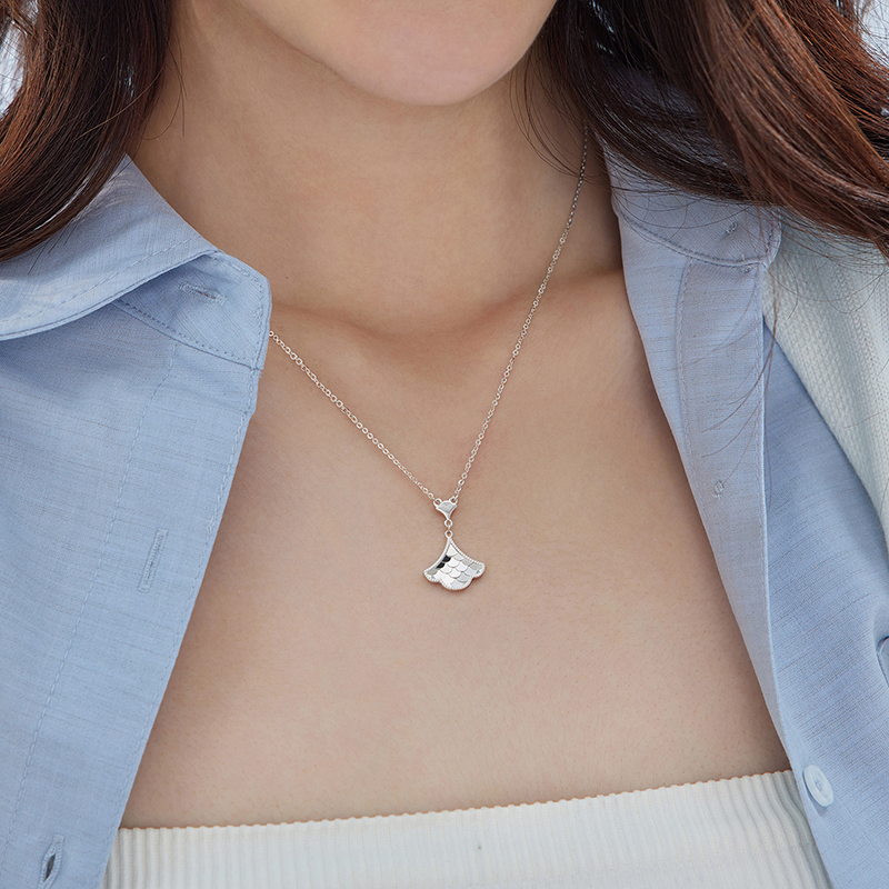 六福珠宝小裙子铂金项链铂950女扇形鱼鳞白金套链计价G07TBPN0017