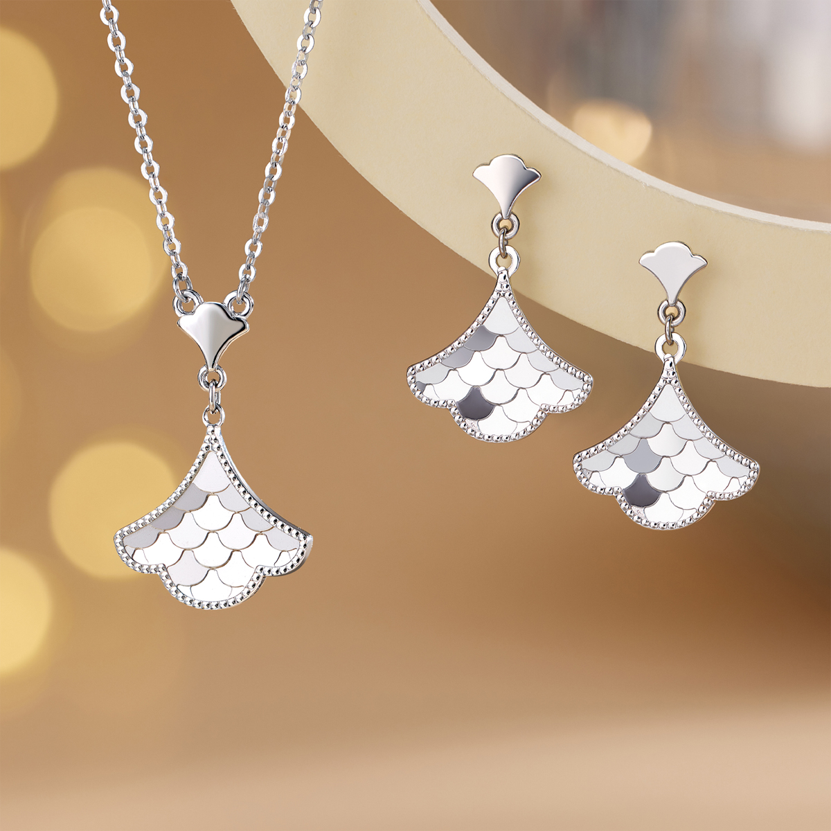 六福珠宝小裙子铂金项链铂950女扇形鱼鳞白金套链计价G07TBPN0017