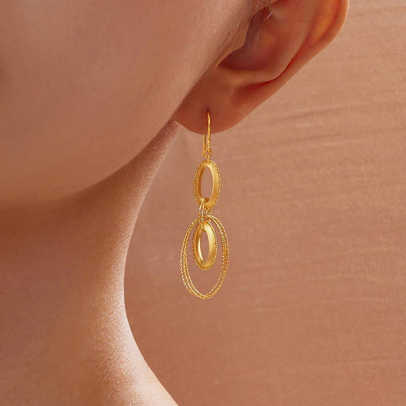 六福珠宝光影金环环相扣黄金耳环耳坠女椭圆足金耳饰计价020563EA【视频看货】