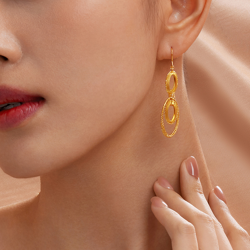 六福珠宝光影金环环相扣黄金耳环耳坠女椭圆足金耳饰计价020563EA【视频看货】