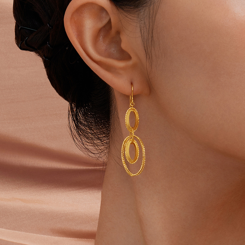 六福珠宝光影金环环相扣黄金耳环耳坠女椭圆足金耳饰计价020563EA【视频看货】