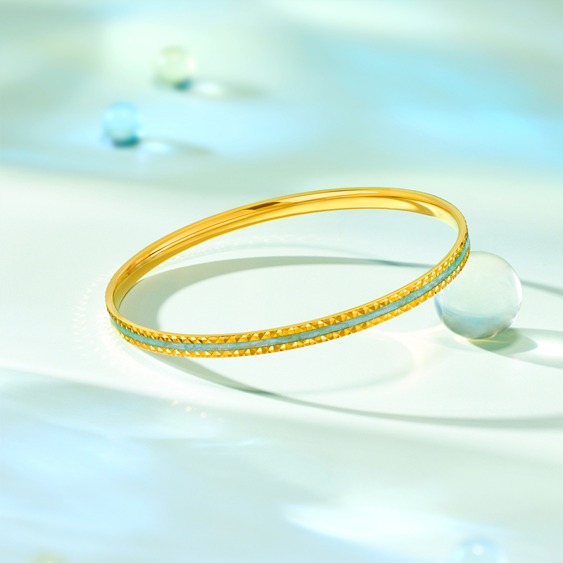 六福珠宝冰川蓝黄金手镯实心多巴胺金镯子鎏彩工艺计价025402aa【联系客服补货】