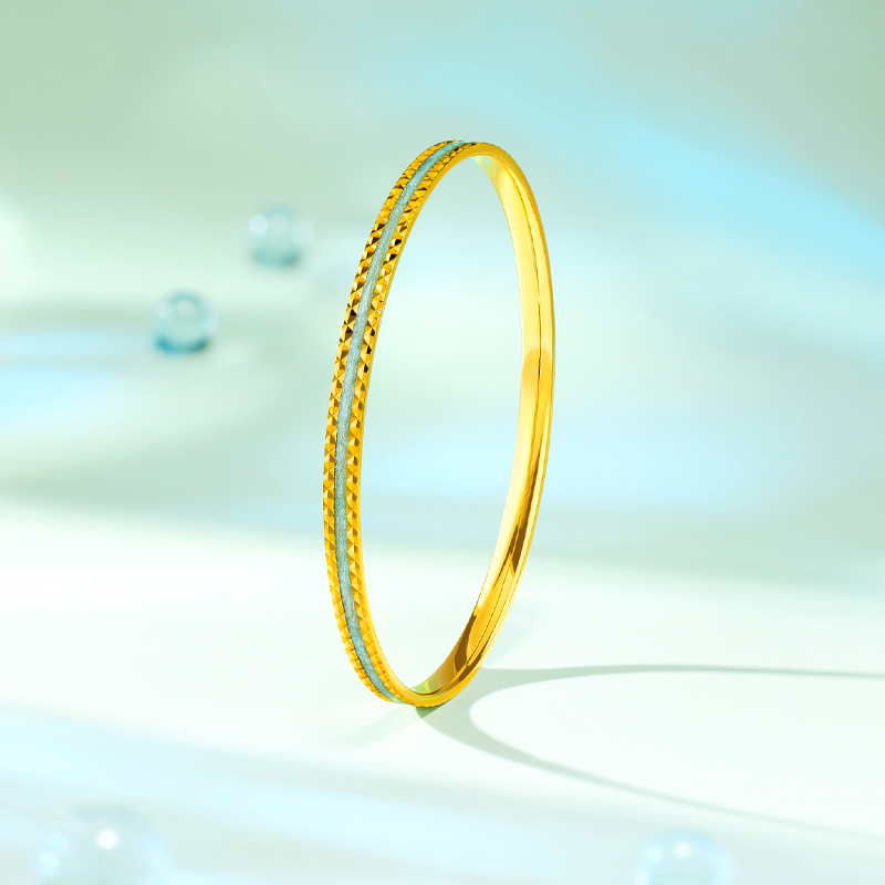 六福珠宝冰川蓝黄金手镯实心多巴胺金镯子鎏彩工艺计价025402aa【联系客服补货】