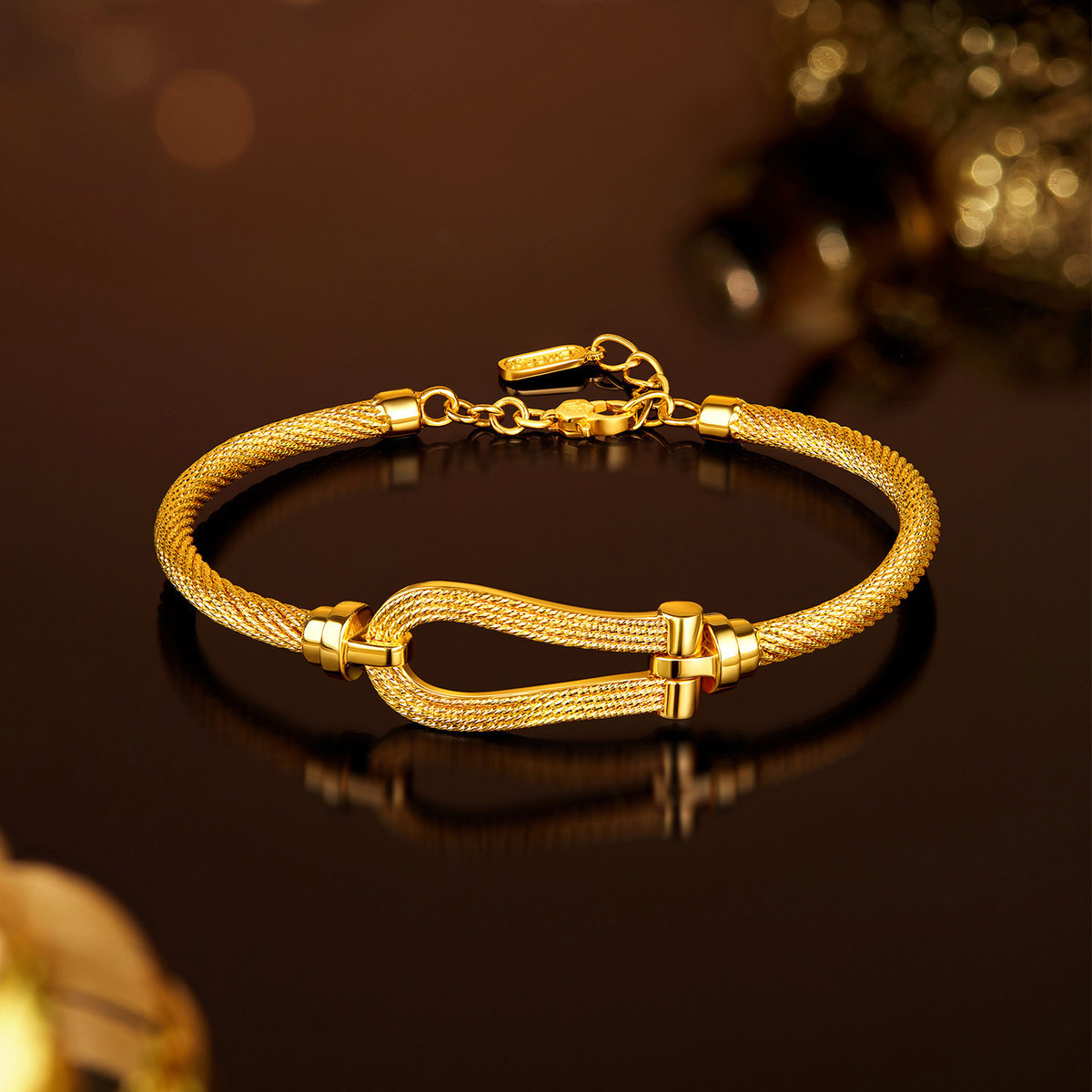 六福珠宝光影金马蹄扣黄金手链手镯女款编织足金镯链计价026643aa