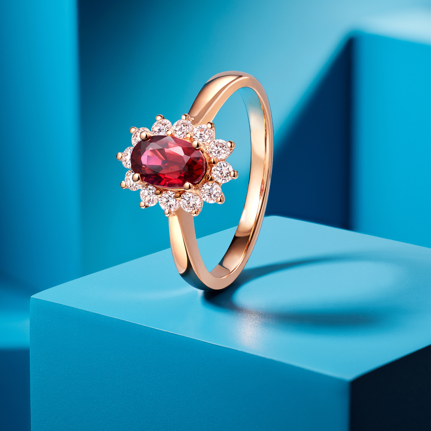 六福珠宝花型蓝宝石戒指钻石女18k金红宝石首饰定价F48DSKR0006R【联系客服补货】【视频看货】