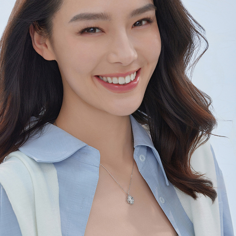 六福珠宝四叶草铂金项链铂950女款碎碎冰白金吊坠计价G07P0002DS星河璀璨