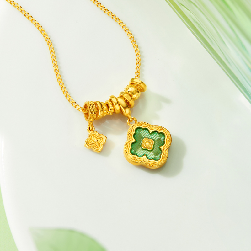 六福珠宝绿野星芒黄金项链女5G鎏彩四叶草吊坠足金计价G16G0038DS【视频看货】