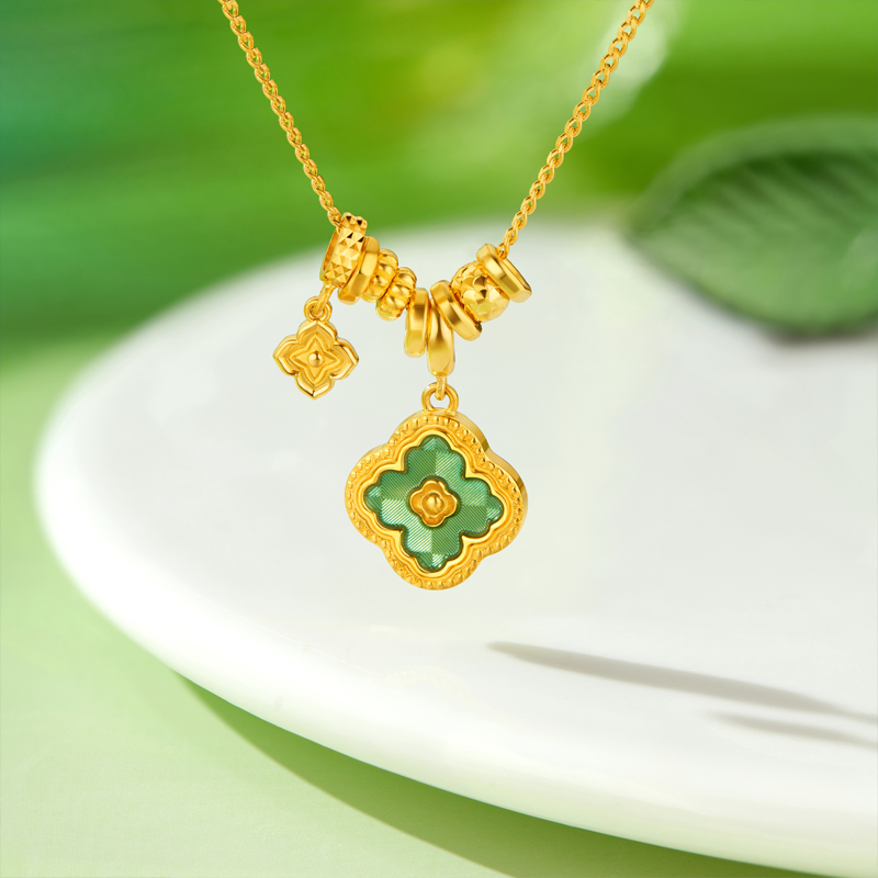 六福珠宝绿野星芒黄金项链女5G鎏彩四叶草吊坠足金计价G16G0038DS【视频看货】