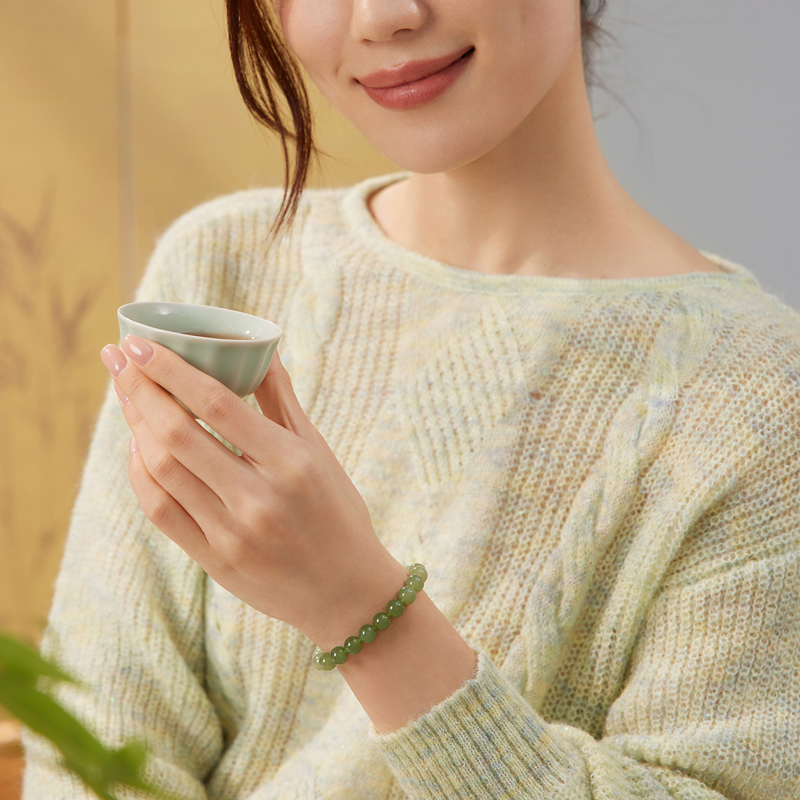六福珠宝半山水和田玉手串女光面圆珠8mm渐变玉石手链F21A0012DS
