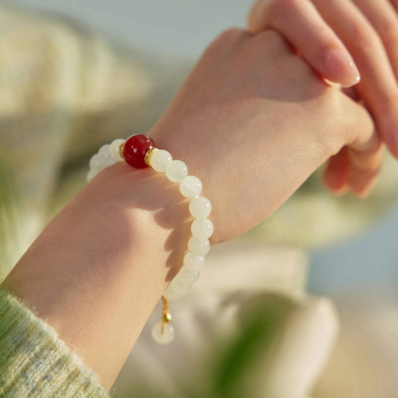 六福珠宝朱樱清影和田玉手串女款黄金串珠挂坠玉髓手链L74A0004DS