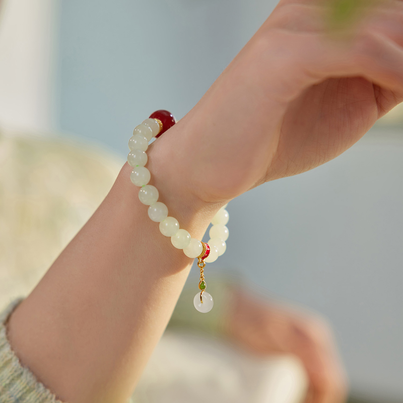 六福珠宝朱樱清影和田玉手串女款黄金串珠挂坠玉髓手链L74A0004DS