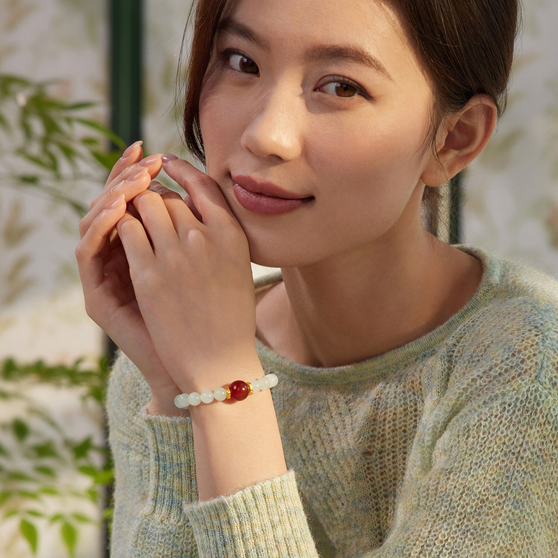 六福珠宝朱樱清影和田玉手串女款黄金串珠挂坠玉髓手链L74A0004DS