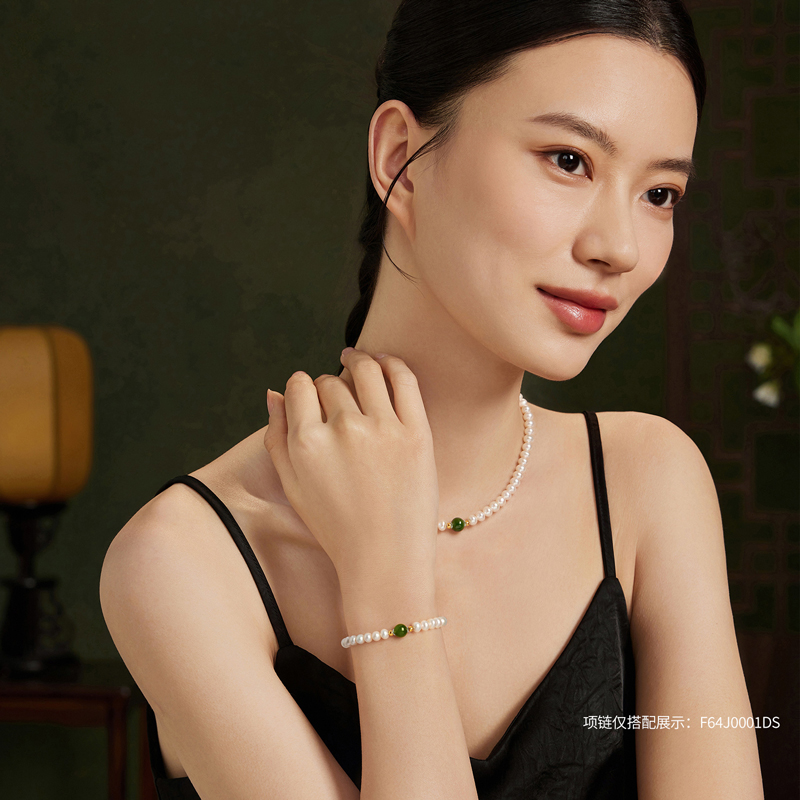 六福珠宝青黛淡水珍珠手链女款Ag925银饰和田玉石手串F64J0002DS