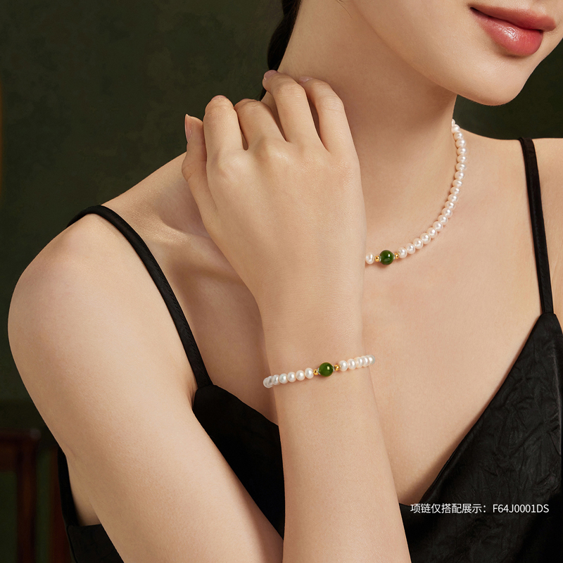 六福珠宝青黛淡水珍珠手链女款Ag925银饰和田玉石手串F64J0002DS