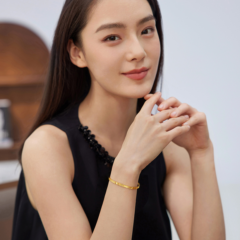 六福珠宝光影金段式链镯蜂巢纹黄金手链女足金手镯子计价029184ba【联系客服补货】