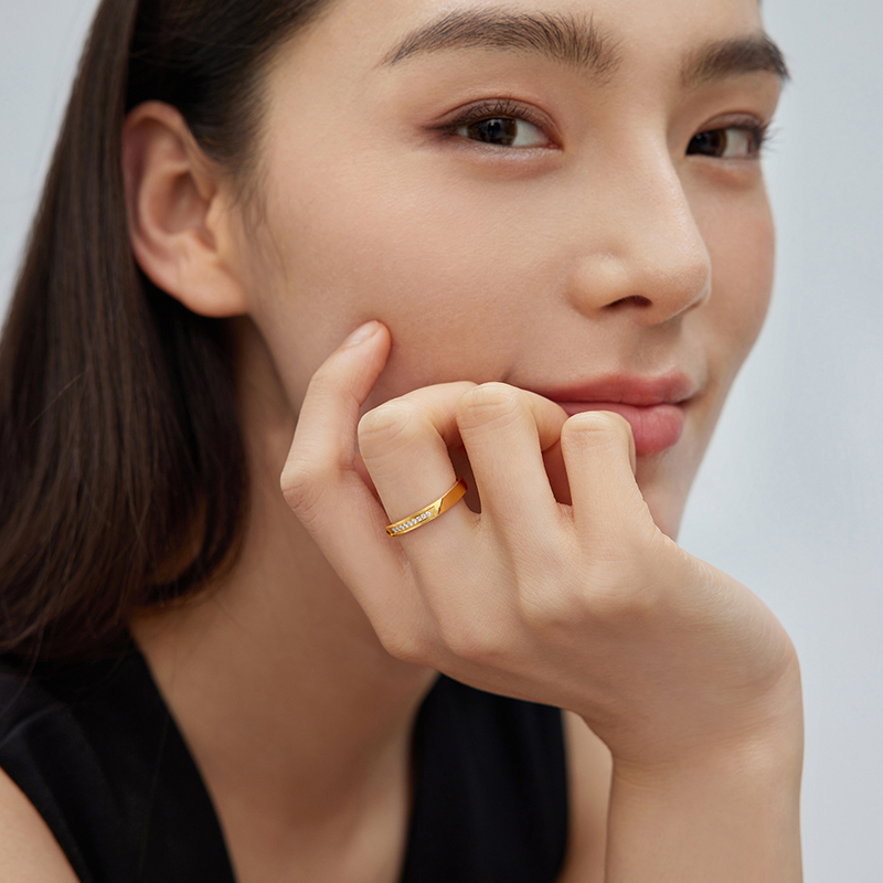 六福珠宝Goldstyle·X实心黄金戒指女款时尚钻石戒指足金029413FA