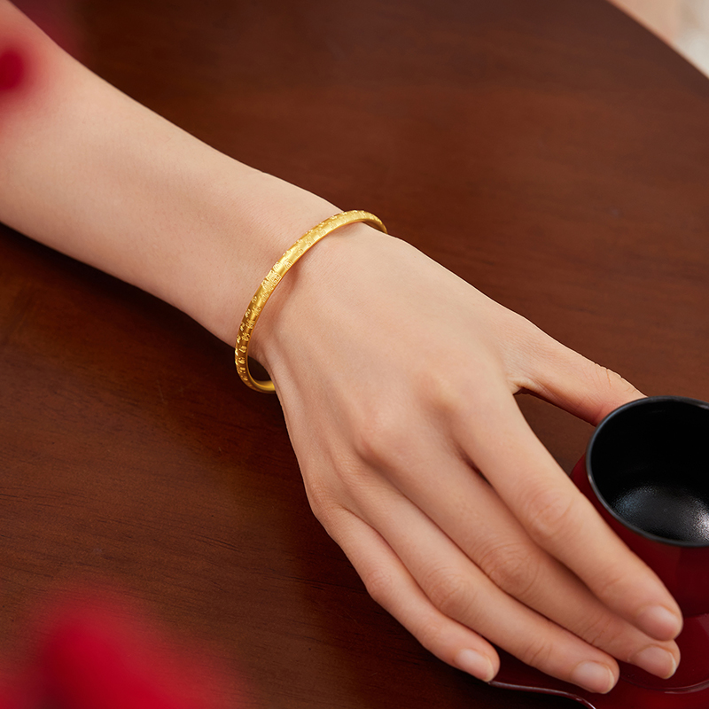 六福珠宝福运满盈黄金手镯女日常百福足金镯子首饰计价G33G0003DS