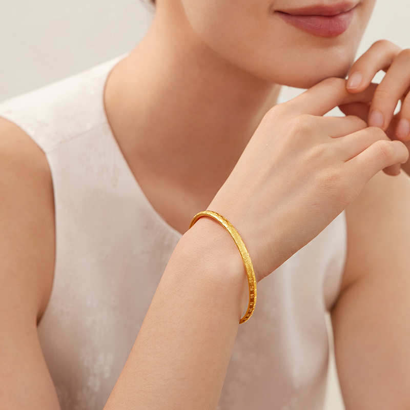 六福珠宝福运满盈黄金手镯女日常百福足金镯子首饰计价G33G0003DS