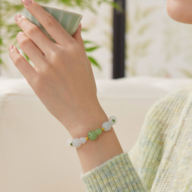 六福珠宝福禄相连和田玉黄金手链女葫芦圆珠和田玉手串F21A0022DS