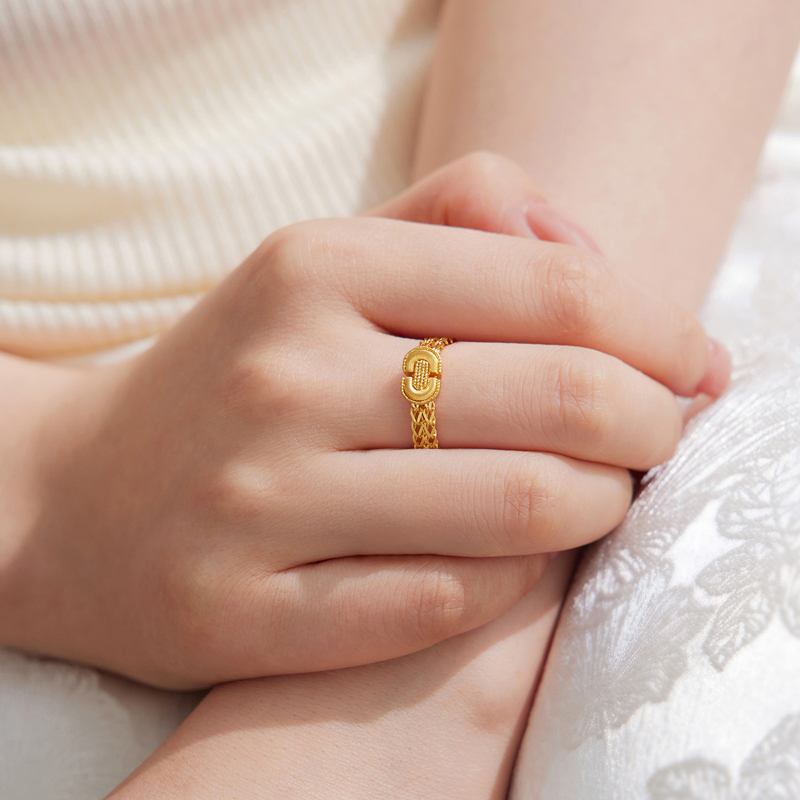 六福珠宝马蹄扣黄金戒指女款5G几何软链条戒指足金计价GJG0087DS