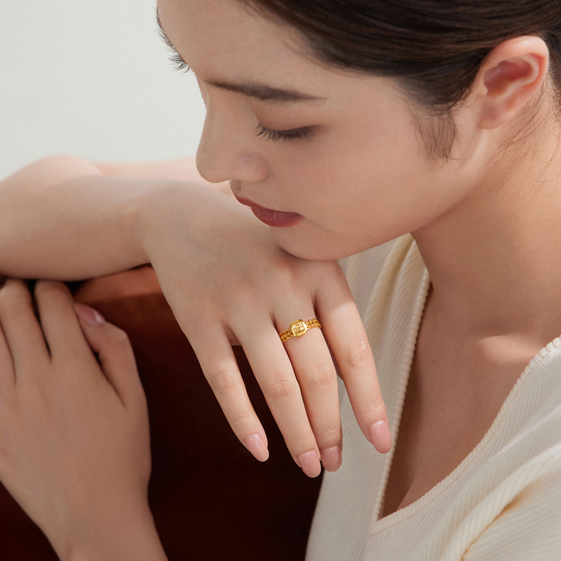 六福珠宝小方镜碎碎冰黄金戒指几何足金软链条戒指计价GJG0088DS