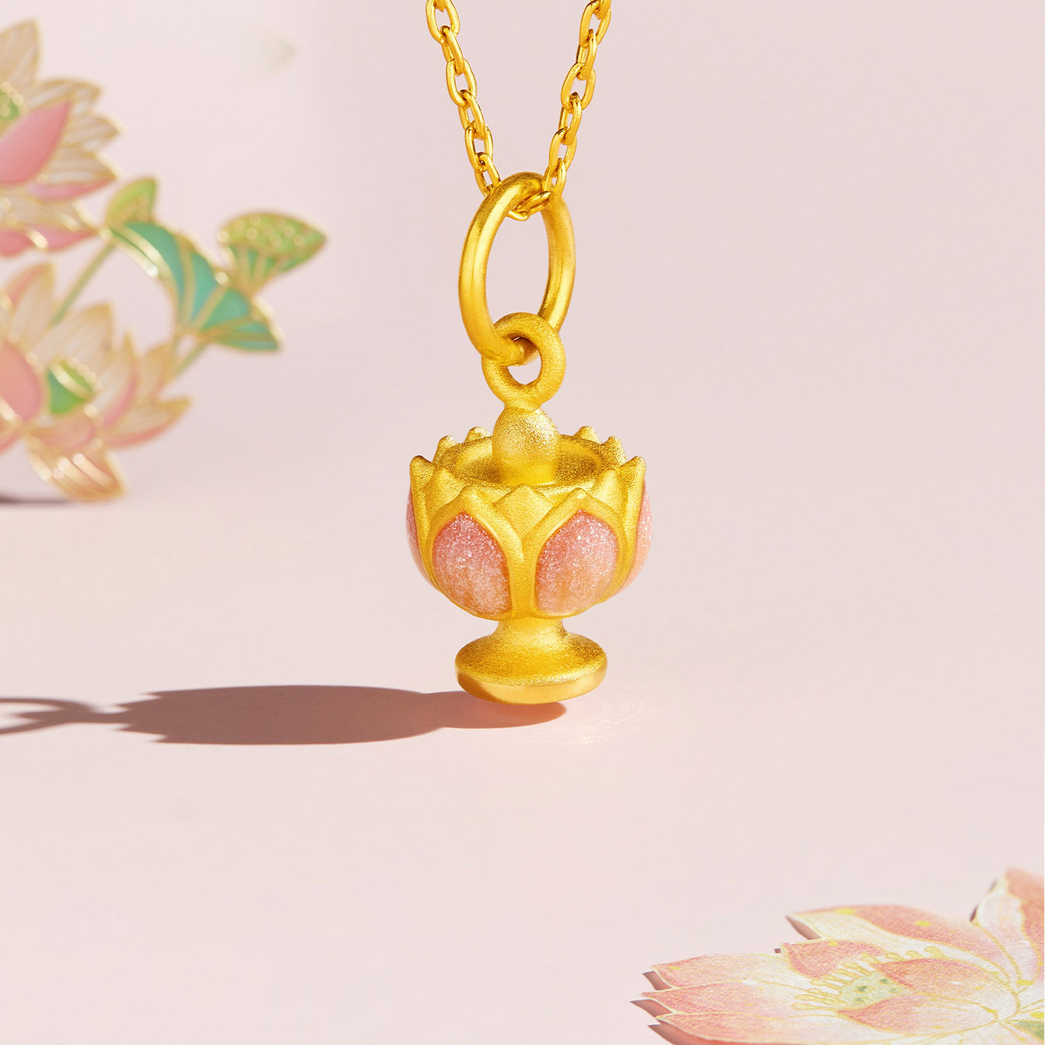 六福珠宝吉祥宝莲灯黄金吊坠女精致鎏彩3D硬金莲花挂坠GDA0029DS