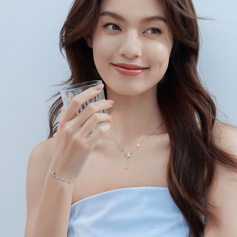 六福珠宝蝶影铂金项链铂950女碎碎冰流苏白金蝴蝶计价G07P0013DS