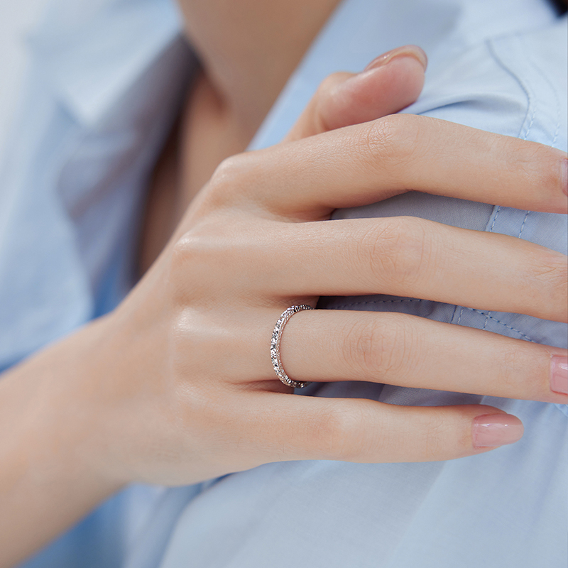 六福珠宝三面碎碎冰铂金戒指铂950女闪耀白金首饰计价G07P0014DS