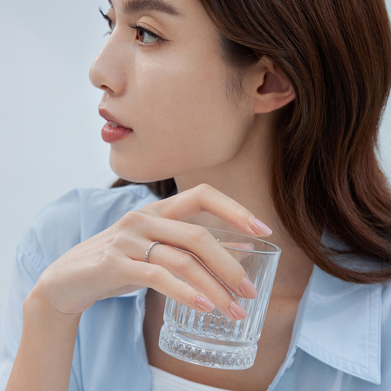 六福珠宝三面碎碎冰铂金戒指铂950女闪耀白金首饰计价G07P0014DS