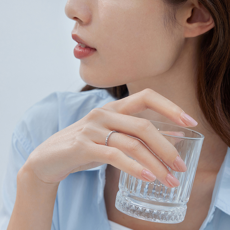 六福珠宝三面碎碎冰铂金戒指铂950女闪耀白金首饰计价G07P0014DS