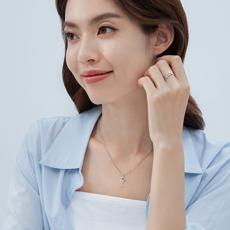 六福珠宝Pt950铂金吊坠女Starry星轨迹白金吊坠计价HIPTBP0001