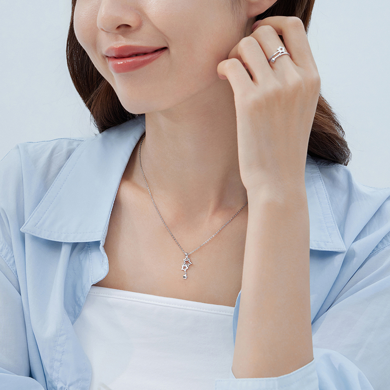 六福珠宝Pt950铂金吊坠女Starry星轨迹白金吊坠计价HIPTBP0001