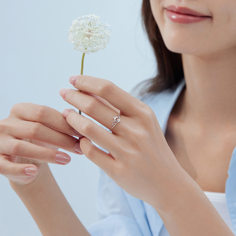 六福珠宝铂950铂金戒指女皇冠白金订婚戒指活口计价HIPTBR0002