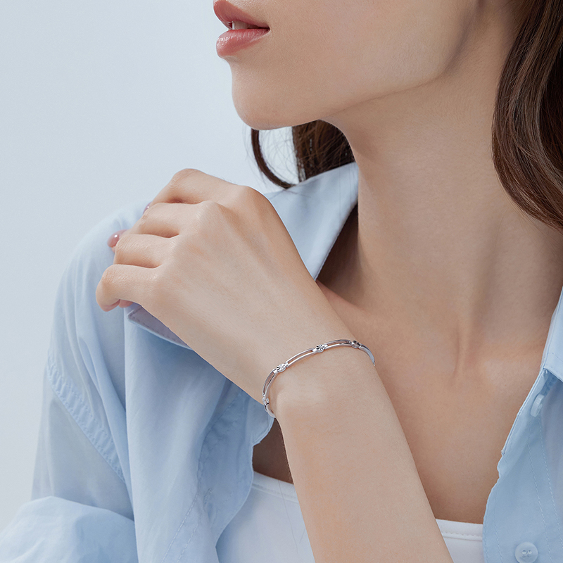 六福珠宝镂空车花铂950铂金手链日常款白金手链计价L04TBPB0021