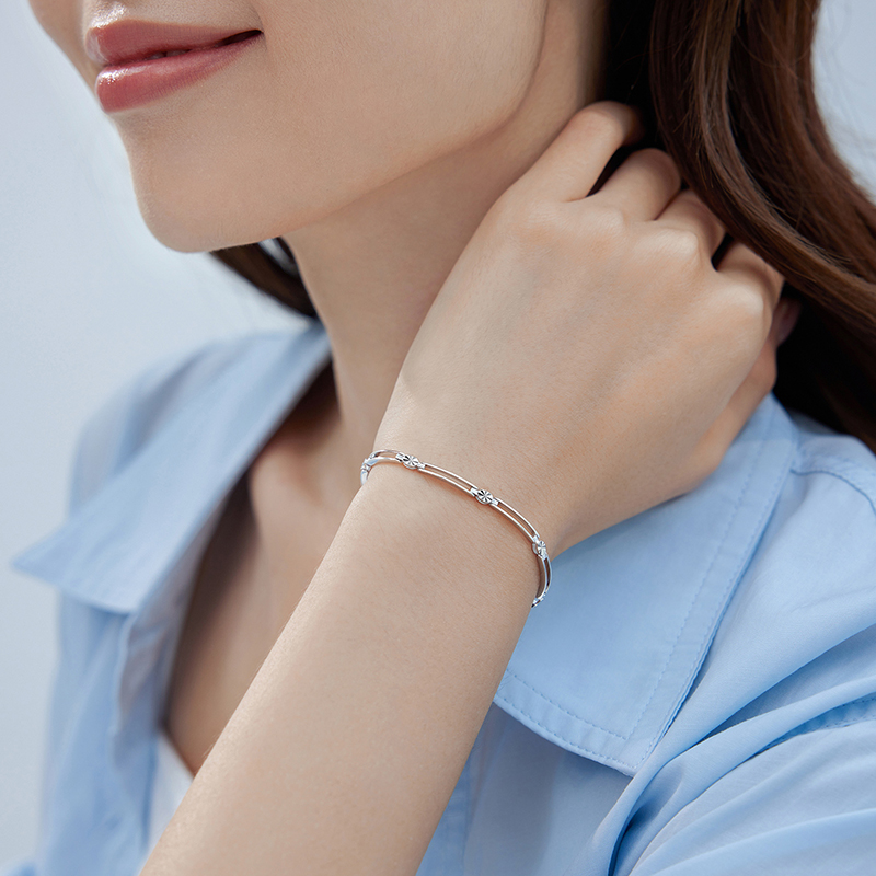 六福珠宝镂空车花铂950铂金手链日常款白金手链计价L04TBPB0021